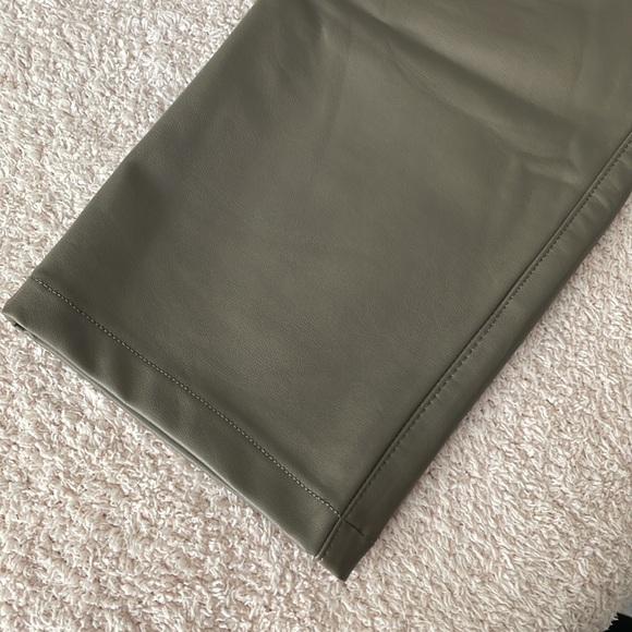 Abercrombie Leather 90s Straight High Rise Pants - Picture 4 of 4